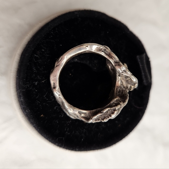 Large Silver Floral Statement Ring - Picture 3 of 10